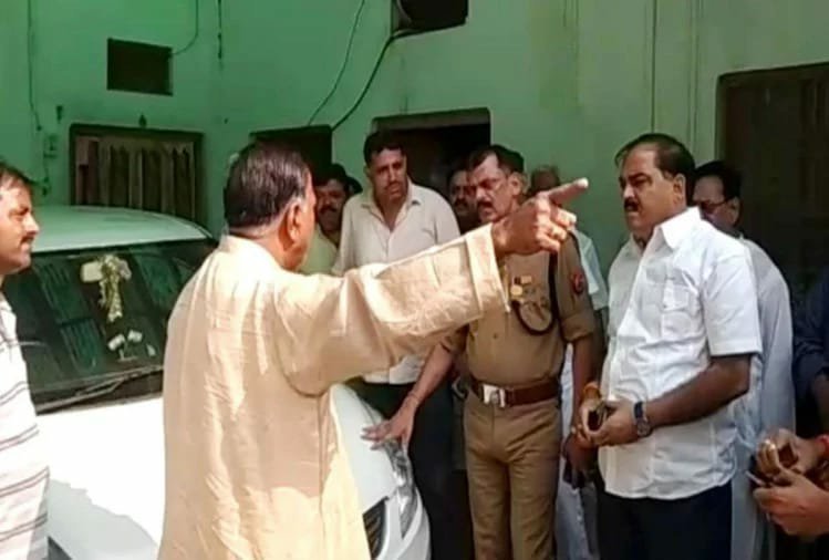 भाजपा जिलाध्यक्ष पर जानलेवा हमला, फायरिंग में बाल-बाल बचे जिलाध्यक्ष | New India Times