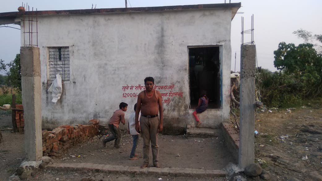 प्रधानमंत्री आवास के नाम पर सचिव द्वारा हितग्राहियों से 10-10 हजार रूपए तक वसूल करने का आरोप | New India Times