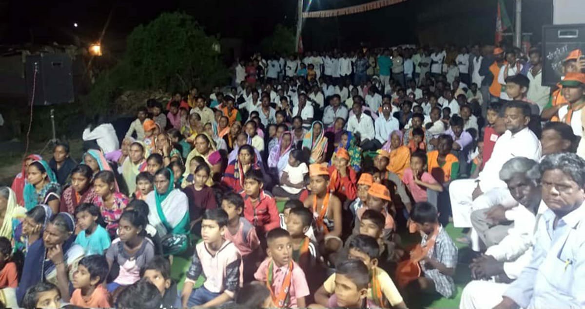 महाराष्ट्र के मुक्ताईनगर विधानसभा सीट से भाजपा प्रत्याशी रोहिणी खड़से के समर्थन में मप्र की पूर्व मंत्री श्रीमती अर्चना चिटनिस ने किया जनसंपर्क कर किया आम जनसभाओं को संबोधित | New India Times