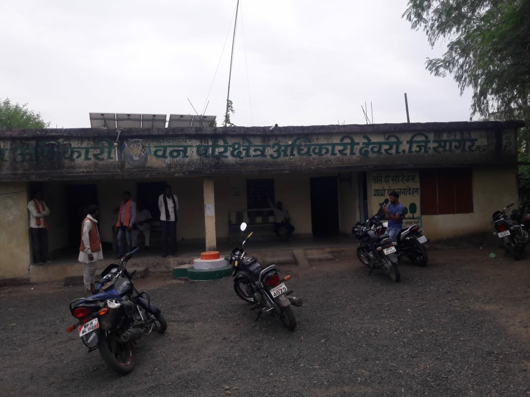 वन विभाग में भ्रष्टाचार व फर्जीवाड़ा: वन विभाग के कर्मियों ने अपने ही विभाग के अधिकारियों पर लगाया भ्रष्टाचार करने का आरोप, रिश्वत न देने पर कई वन कर्मियों को किया गया नौकरी से बाहर | New India Times