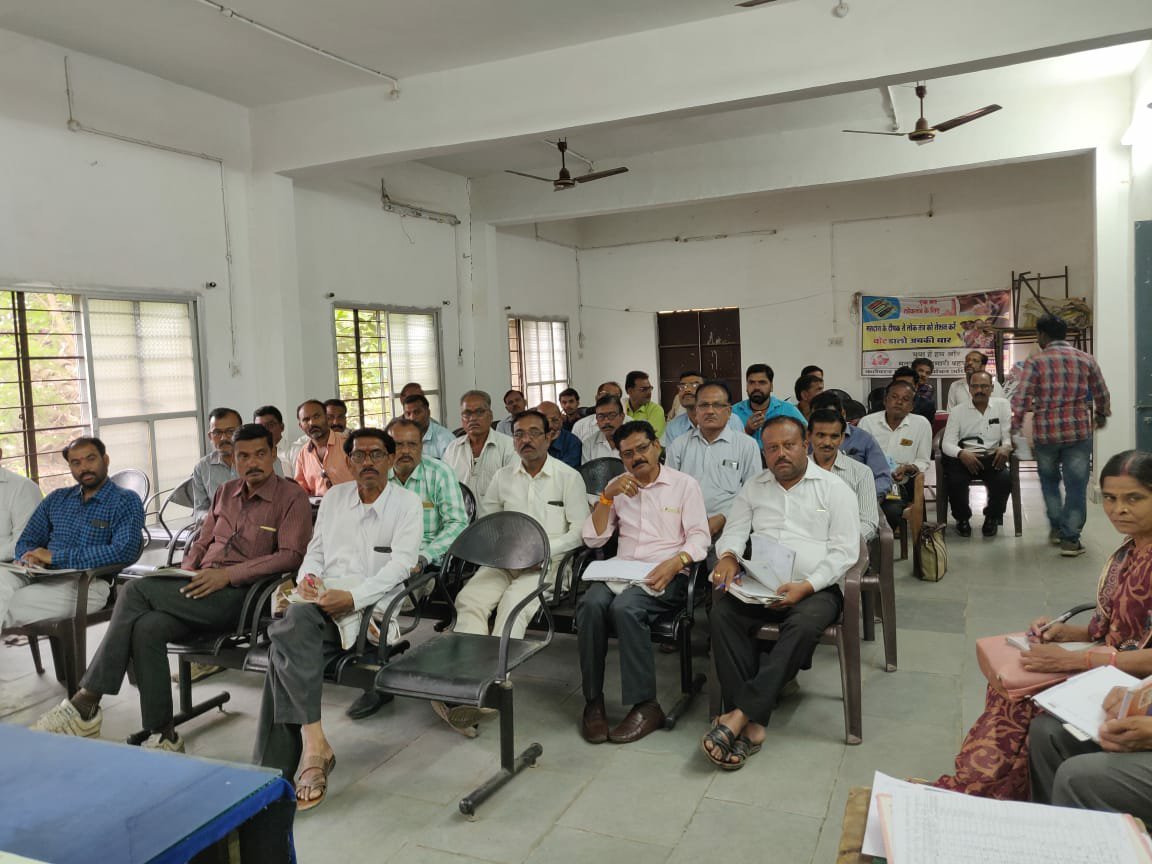 अनुविभाग कार्यालय देवरी में हुई सचिवों की बैठक | New India Times