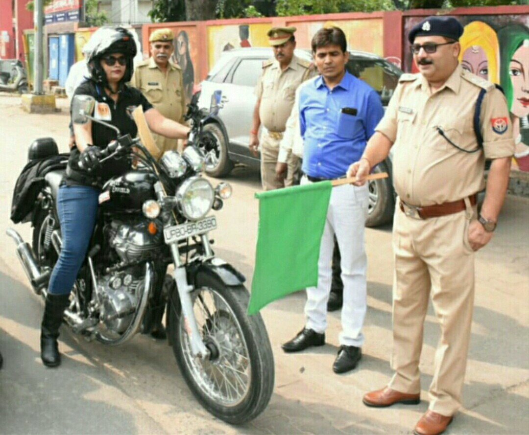 बाइक राइडर पूजा यादव लोगों को हेल्मेट के प्रति जागरूक करने के लिए खुद निकलीं राइड पर | New India Times