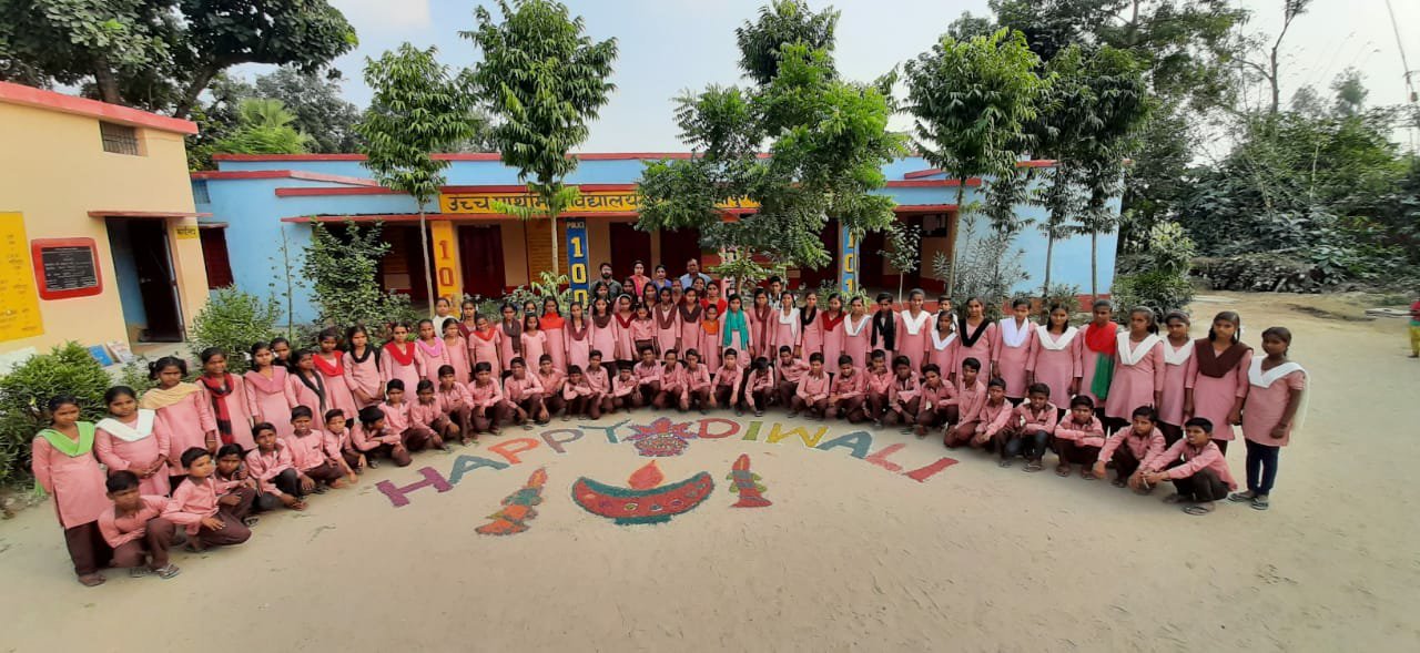 खेल-खेल में अंग्रेजी सीखते हैं बच्चे, किसी कान्वेंट स्कूल से कम नहीं है बिजुआ ब्लॉक के चक पसिया पुर का परिषदीय जूनियर विद्यालय | New India Times