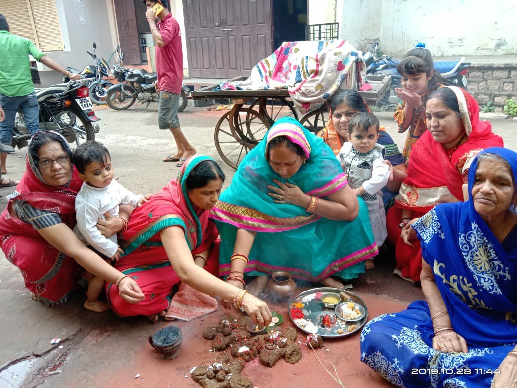 मेघनगर में पहली बार गाय गोहरी का हुआ आयोजन, मंगल कामना के साथ की जाती है गोवर्धन पूजा | New India Times