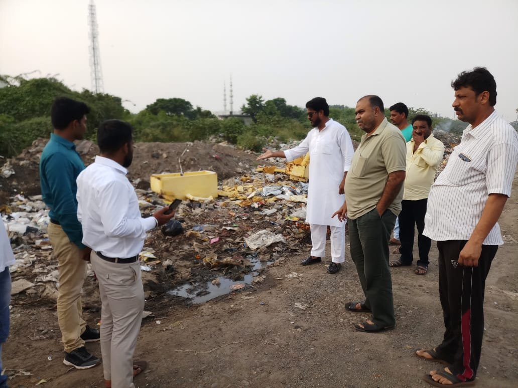 पांढरकवडा बायपास पर कचरा डालने वालों पर होगी कार्रवाई, न.प. के स्वास्थ्य अधिकारी ने किया निरिक्षण | New India Times