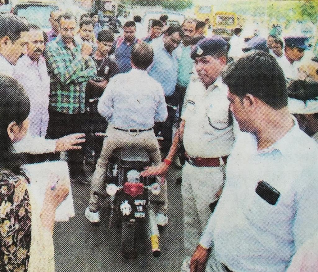 बुलेट का साइलेंसर मॉडिफाई करा कर गोली जैसी आवाज निकालने वाले बुलेट वालों पर हुई कार्यवाही | New India Times