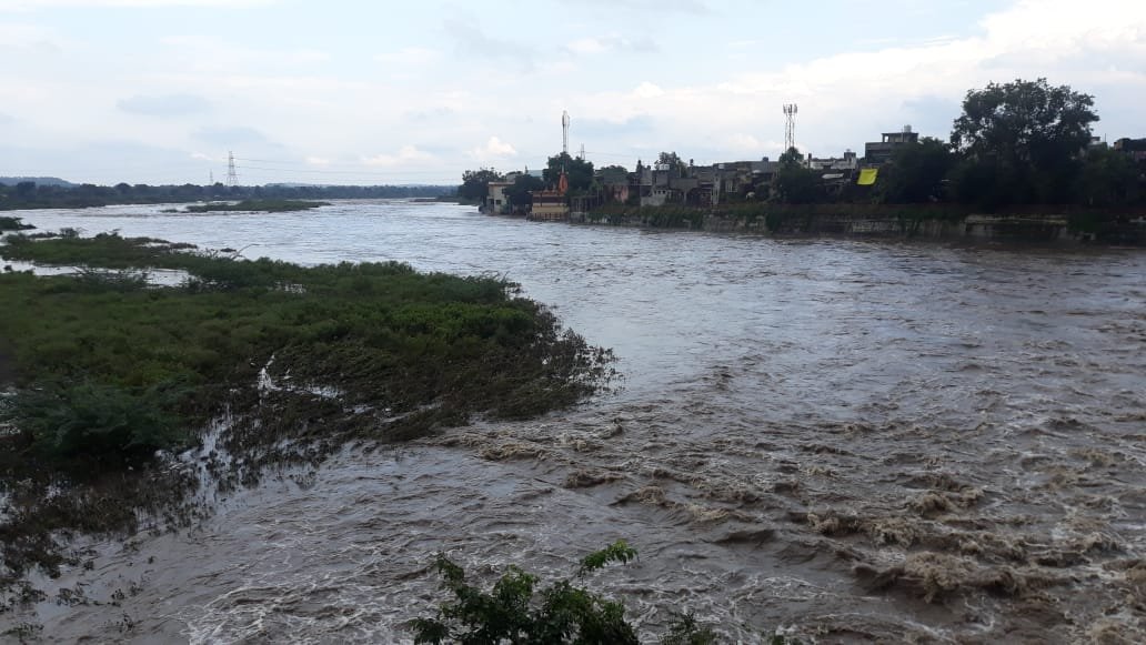 शरद पवार द्वारा किसानों को सांत्वना के बाद उमड़ा नेताओं का स्नेह, महाराष्ट्र में गुल खिलाएगा नया सत्ता समीकरण? | New India Times