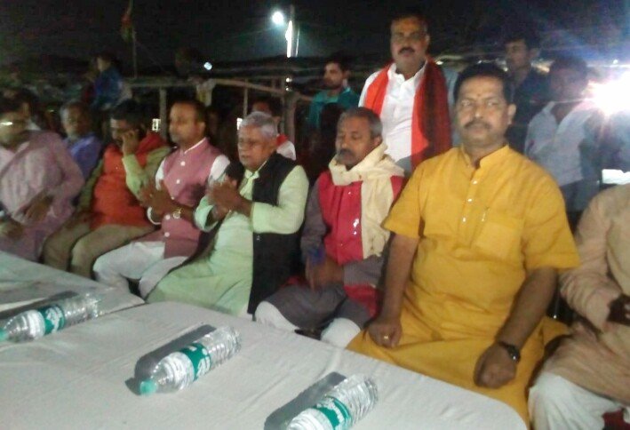 कातिक पूर्णिमा में भाजपा कार्यकर्ताओं ने पवन मिश्रा के नेतृत्व में गंगा महाआरती का किया आयोजन | New India Times