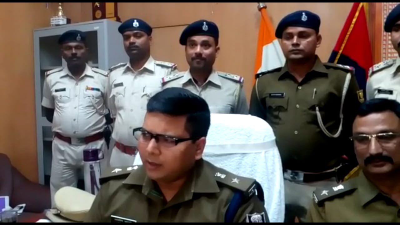 भागलपुर जिला पुलिस ने कुख्यात नक्सली रंजन बिंद सहित कई बदमाशों को किया गिरफ्तार | New India Times