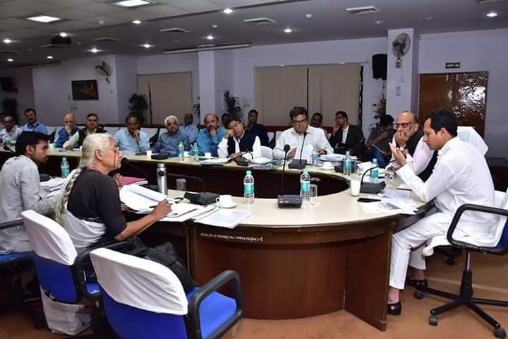 माखनलाल चतुर्वेदी विश्वविद्यालय के विद्यार्थीयों ने जारी नर्मदा आंदोलन के धरना सत्याग्रह को दिया समर्थन | New India Times