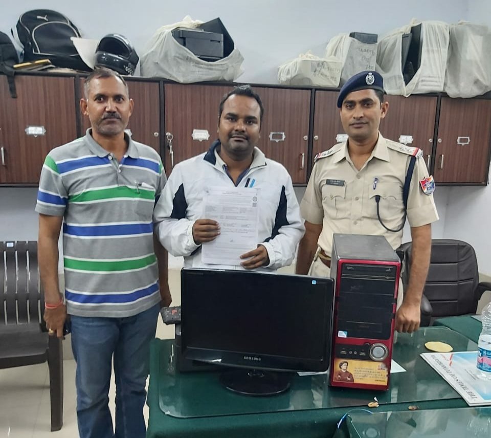 अवैध रूप से रेलवे ई-टिकट बनाते हुए एक दलाल को आरपीएफ ने लिया हिरासत में | New India Times