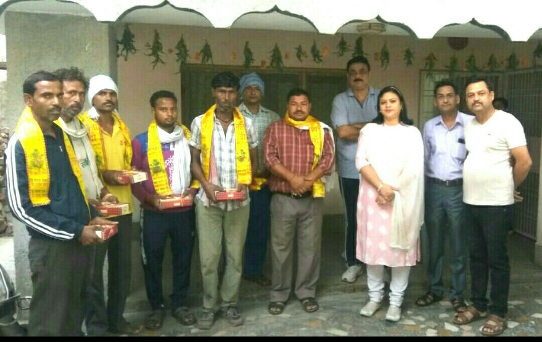 मथुरा में सफाई कर्मचारियों का किया सम्मान | New India Times