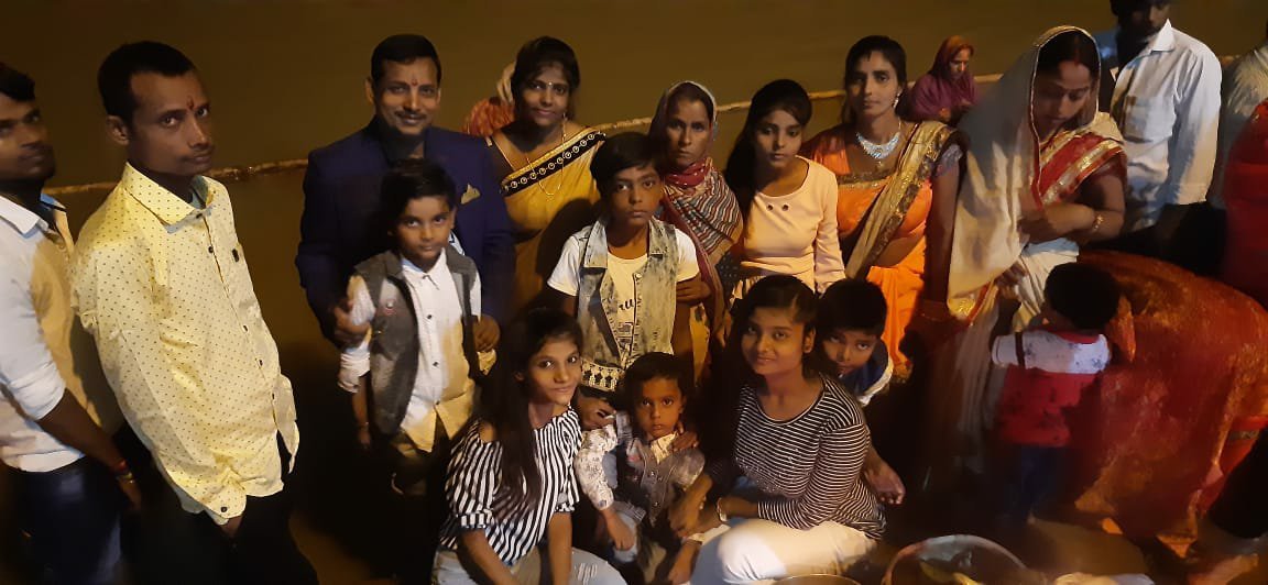 लोक आस्था के महापर्व छठ का उदयगामी सूर्य को अर्ध्य के साथ हुआ समापन | New India Times