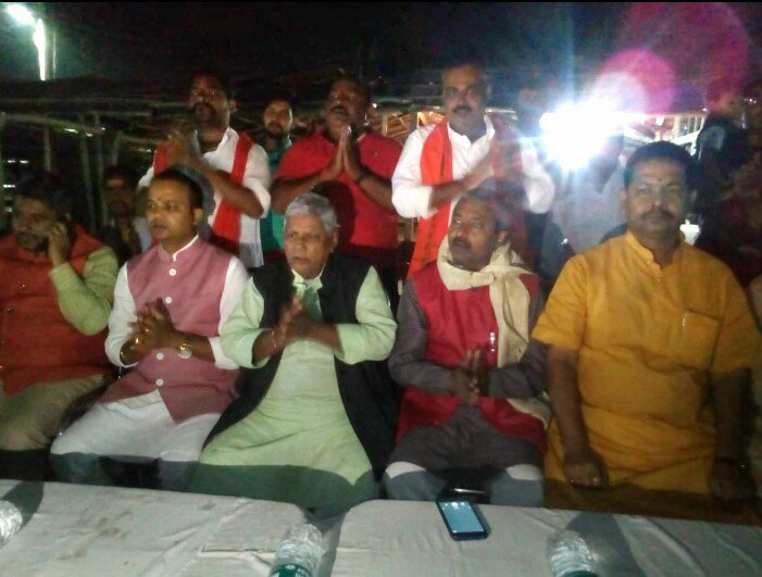 कातिक पूर्णिमा में भाजपा कार्यकर्ताओं ने पवन मिश्रा के नेतृत्व में गंगा महाआरती का किया आयोजन | New India Times