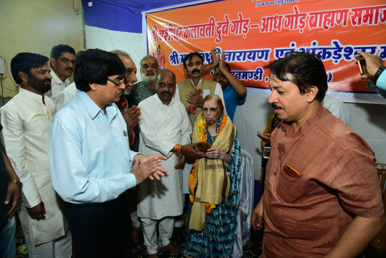 राजस्थानीय आद्य गौड़ ब्राह्मण समाज द्वारा श्री महालक्ष्मी नारायण एवं आंकड़ेश्वर मंदिर का अन्नकूट एवं सम्मान समारोह हुआ संपन्न 2 राजस्थानीय आद्य गौड़ ब्राह्मण समाज द्वारा श्री महालक्ष्मी नारायण एवं आंकड़ेश्वर मंदिर का अन्नकूट एवं सम्मान समारोह हुआ संपन्न | New India Times