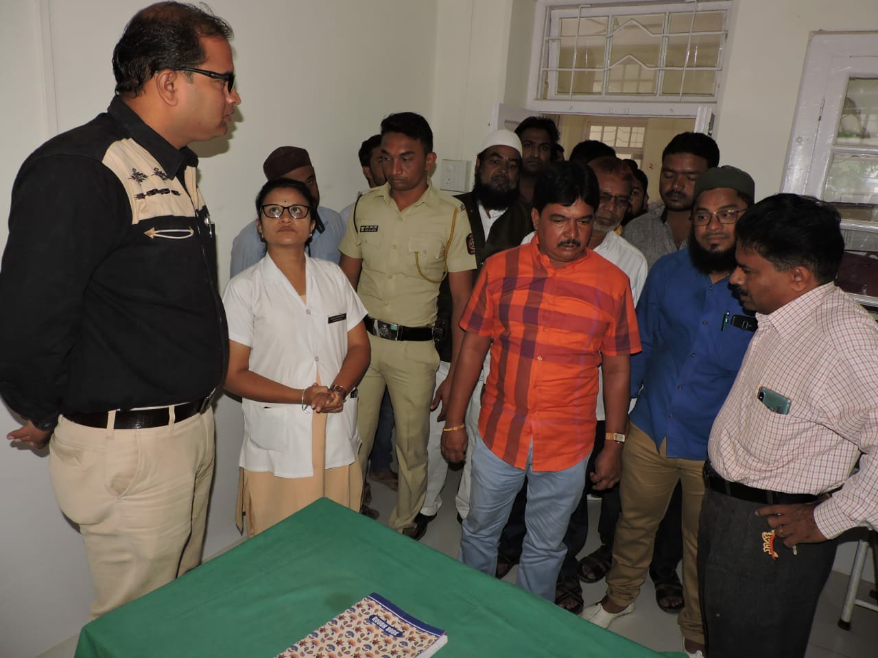 विधायक ने किया जिला अस्पताल का औचक निरीक्षण, नागरिकों के स्वारथ से बिल्कुल न खेल खेले किसी को बख्शा नहीं जाएगा: विधायक शाह 3 विधायक ने किया जिला अस्पताल का औचक निरीक्षण, नागरिकों के स्वारथ से बिल्कुल न खेल खेले किसी को बख्शा नहीं जाएगा: विधायक शाह | New India Times