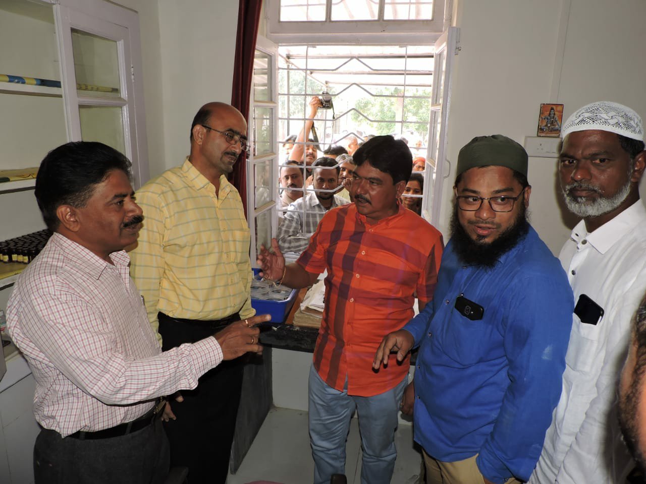 विधायक ने किया जिला अस्पताल का औचक निरीक्षण, नागरिकों के स्वारथ से बिल्कुल न खेल खेले किसी को बख्शा नहीं जाएगा: विधायक शाह 2 विधायक ने किया जिला अस्पताल का औचक निरीक्षण, नागरिकों के स्वारथ से बिल्कुल न खेल खेले किसी को बख्शा नहीं जाएगा: विधायक शाह | New India Times