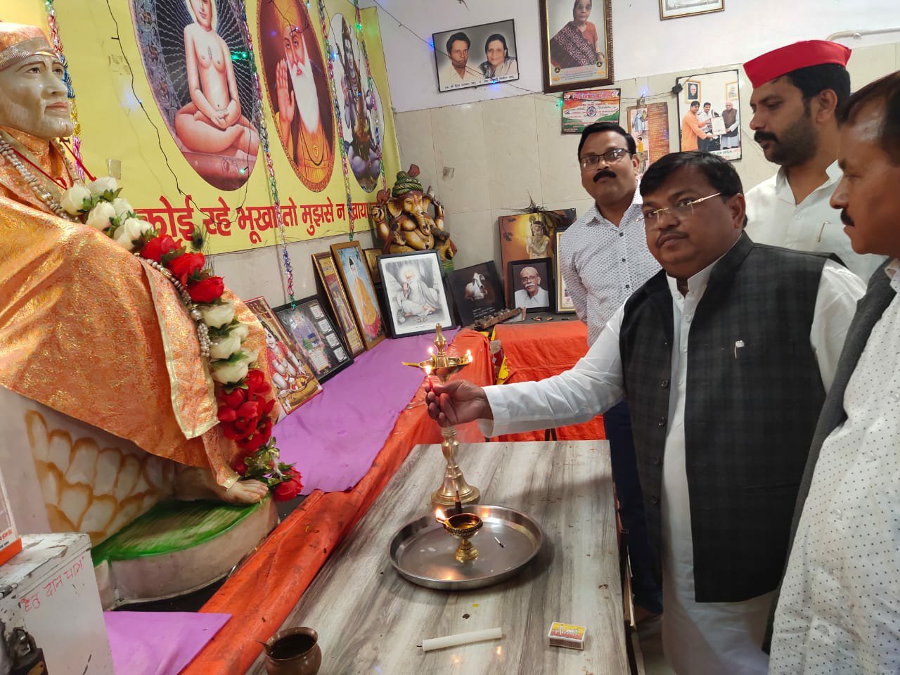 भोजन परोस कर लखनऊ में मनाया गया मुलायम सिंह यादव का जन्मदिन | New India Times