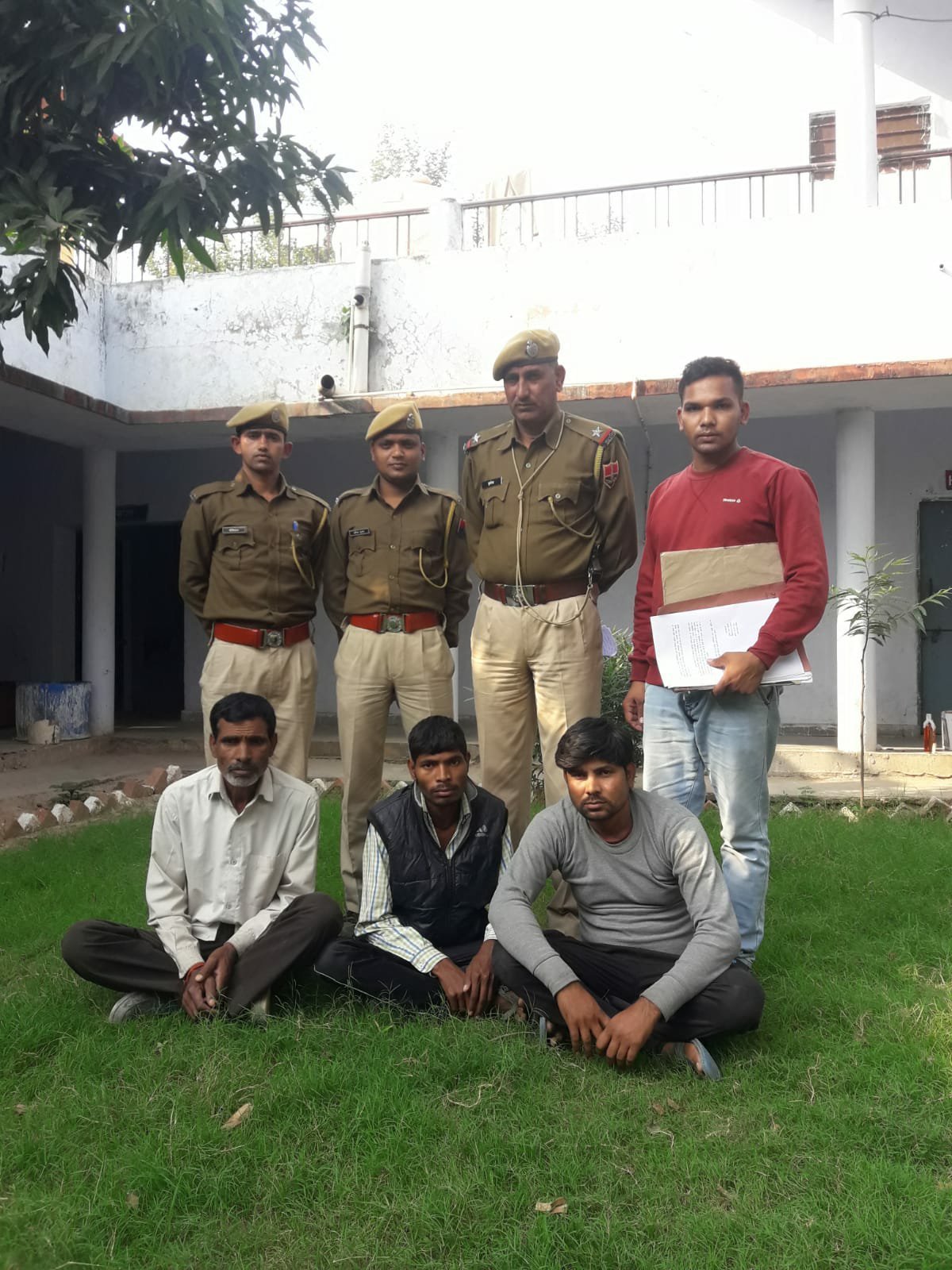 धौलपुर पुलिस ने हत्या का प्रयास करने के मामले मे तीन माह से फरार चल रहे तीन आरोपियों को किया गिरफ्तार | New India Times