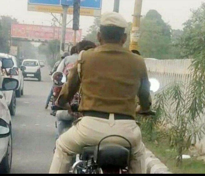 बिना हेल्मेट गाड़ी चलाना पड़ सकता है महंगा, धौलपुर पुलिस बिना हेल्मेट गाड़ी चलाने वालों की करा सकती है लाईसेंस निरस्त | New India Times