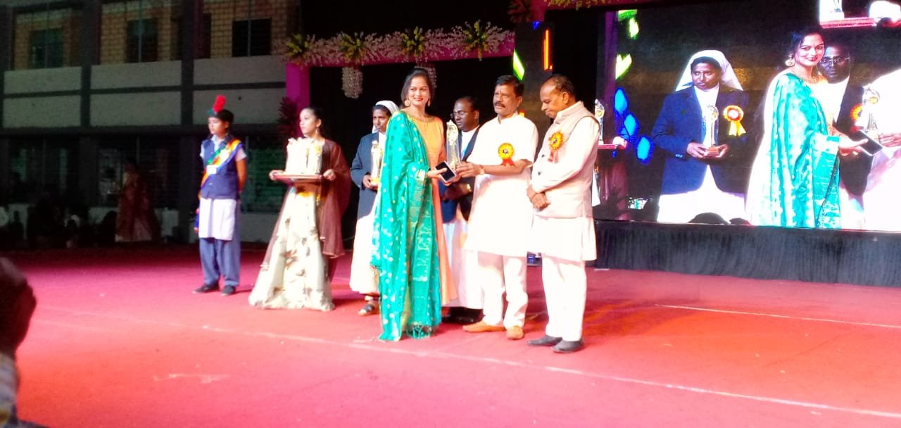 झाबुआ जिले के मेघनगर में सेंट अर्नाल्ड स्कूल का वार्षिक उत्सव हुआ संपन्न | New India Times