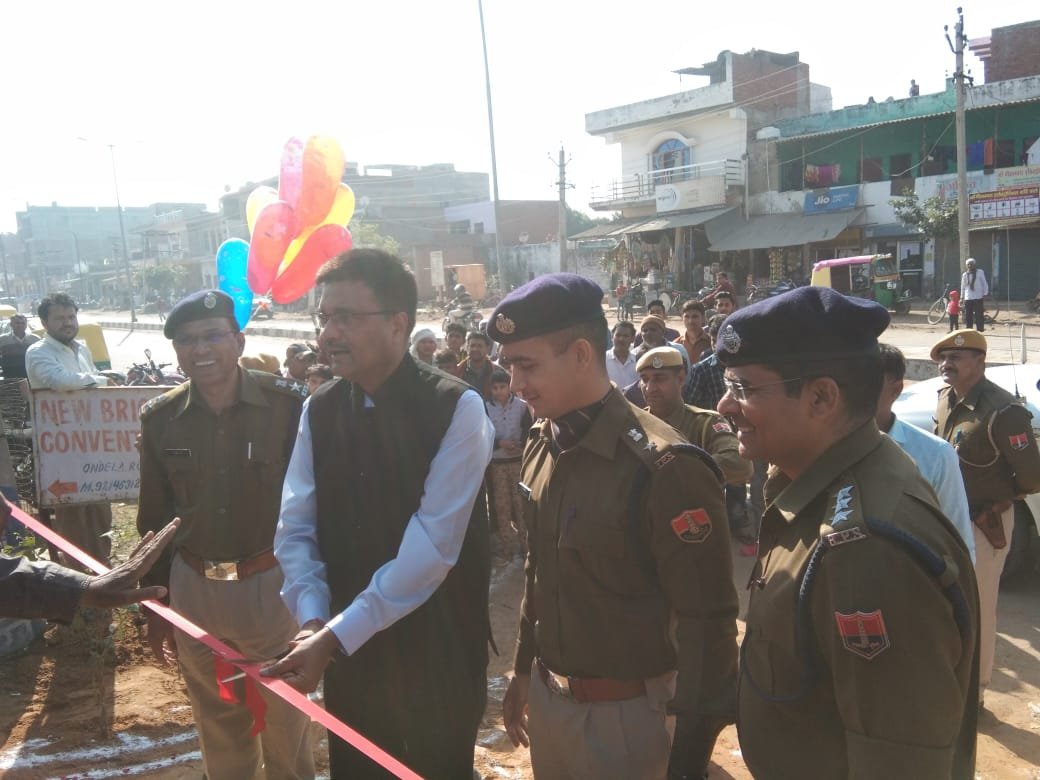 शांति व्यवस्था बनाये रखने और अपराधों पर नियंत्रण के लिए धौलपुर शहर में औडेला रोड पर जिला कलक्टर श्री राकेश जयसवाल और पुलिस अधीक्षक श्री मृदुल कच्छावा ने अस्थायी पुलिस चौकी का किया विधिवत शुभारंभ | New India Times