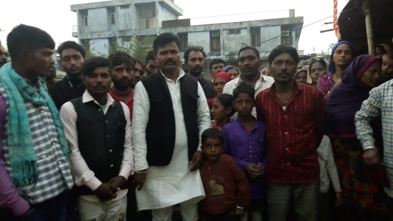 दबे कुचले लोगों का नहीं है कोई सहारा, उनका दर्द जानने पहुंचे बेहलिया समाज के राष्ट्रीय अध्यक्ष नेम सिंह बहेलिया | New India Times