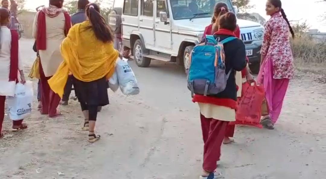 मेघनगर का कस्तूरबा बालिका छात्रावास सुर्खियों में, मोबाइल और मोहब्बत की कहानियां भी हैं पर्दे के पीछे | New India Times