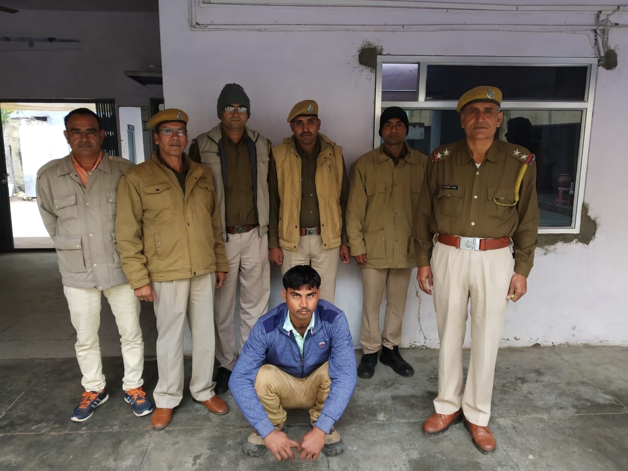 धौलपुर पुलिस पर फायरिंग कर लगभग पिछले 5 माह से फरार चल रहे आरोपी को किया गिरफ्तार | New India Times