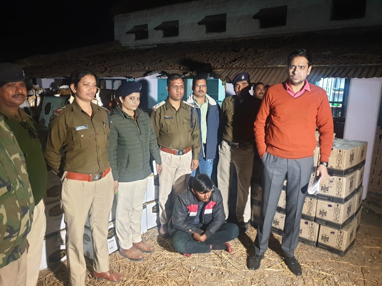 पराली (चावल की भूसी) में छुपा कर भारी मात्रा में अवैध शराब परिवहन करने वाला ट्रक जब्त, 43 लाख रुपये से अधिक मूल्य का अवैध शराब बरामद | New India Times