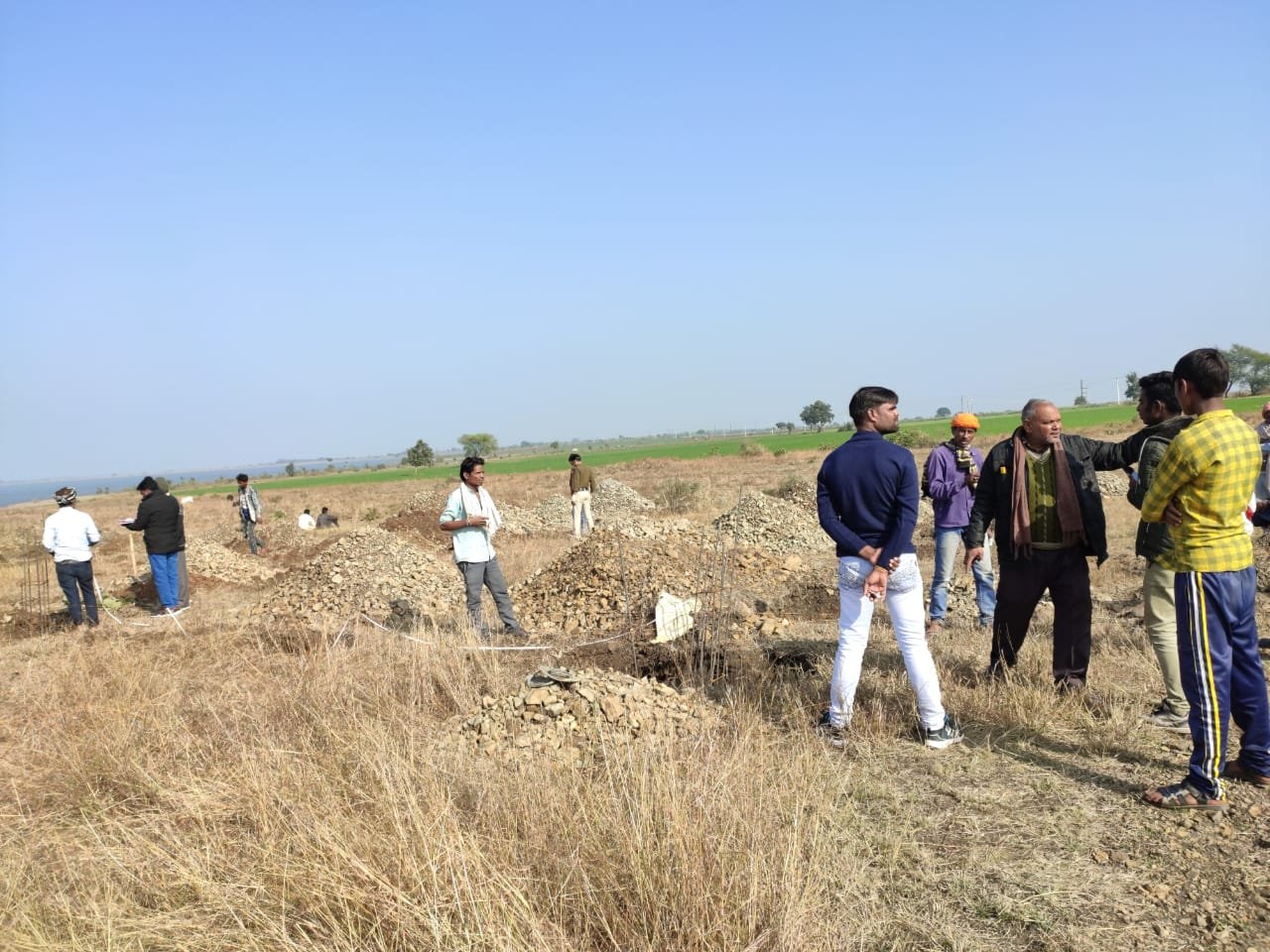 ग्राम पंचायत रायखेड़ा में पुलिस के पहरे में हो रहा है गौशाला का निर्माण कार्य | New India Times