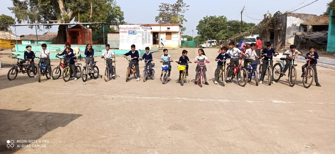 प्रदूषण मिटाओ साईकिल चलाओ के नारों के साथ स्कूली छात्र -छात्राओं ने निकाली साइकिल रैली | New India Times