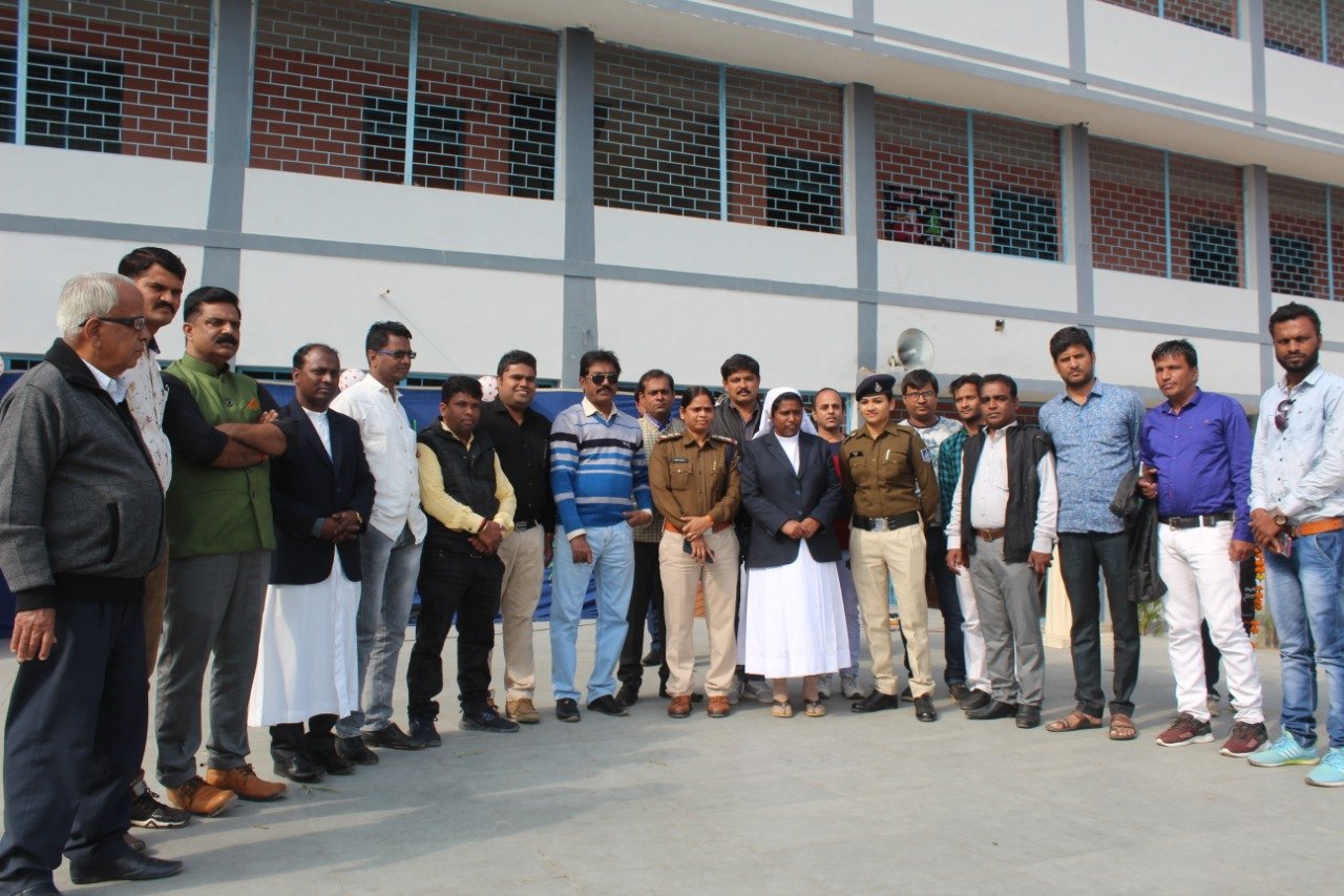 मेघनगर के सेंट अर्नाल्ड स्कूल प्रांगण में बड़े ही हर्षोल्लास के साथ मनाया गया क्रिसमस डे सप्ताह | New India Times