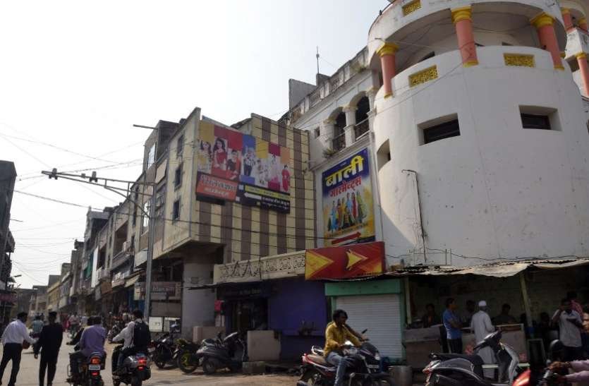 फुटपाथ की फर्जी रजिस्ट्री करवा कर व दुकानें बनाकर किराए पर देने का मामला हुआ उजागर | New India Times