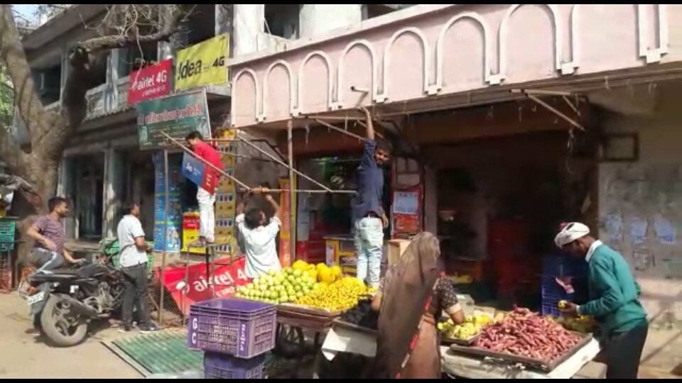 सरकारी जमीनों व सड़क पर की गई अतिक्रमण को हटाने के निर्देश के बाद भी बडे़ अतिक्रमणकारियों ने नहीं हटा अतिक्रमण, राजनीतिक दबाव में अधिकारियों पर भेद-भाव का आरोप | New India Times