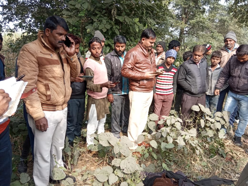 अज्ञात वाहन की टक्कर से बाइक सवार एक की मौत दूसरा गंभीर रूप से घायल | New India Times