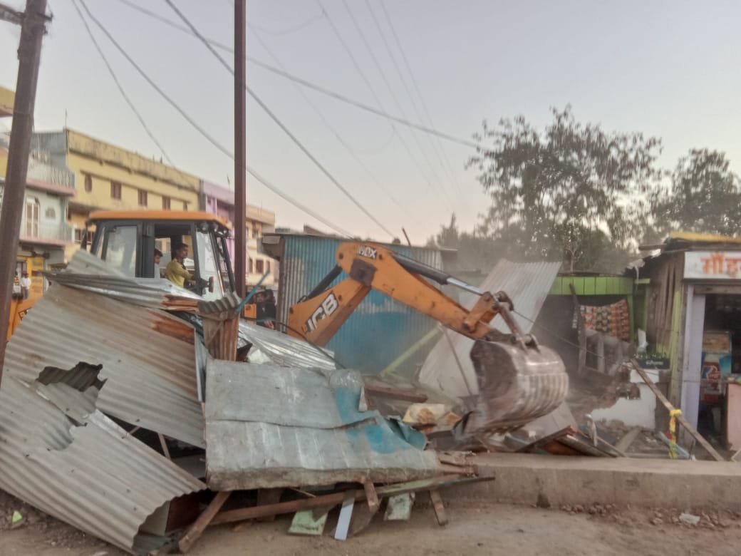 देवरी नगर में मुख्य सड़क के दोनों किनारे से हटाया गया अतिक्रमण | New India Times