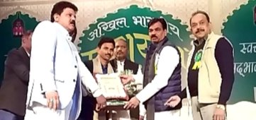 दमोह के शायर ताबिश नैयर को प्रदेश के मंत्री लखन घंघोरिया ने किया सम्मानित | New India Times