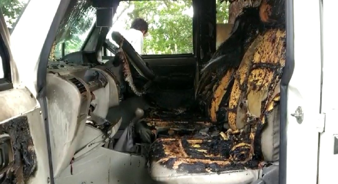 मध्यप्रदेश के देवरी में विस्फोट, बोलेरो बुरी तरह जलकर क्षतिग्रस्त, विस्फोट के कारणों का पता लगाने में जुटी पुलिस | New India Times