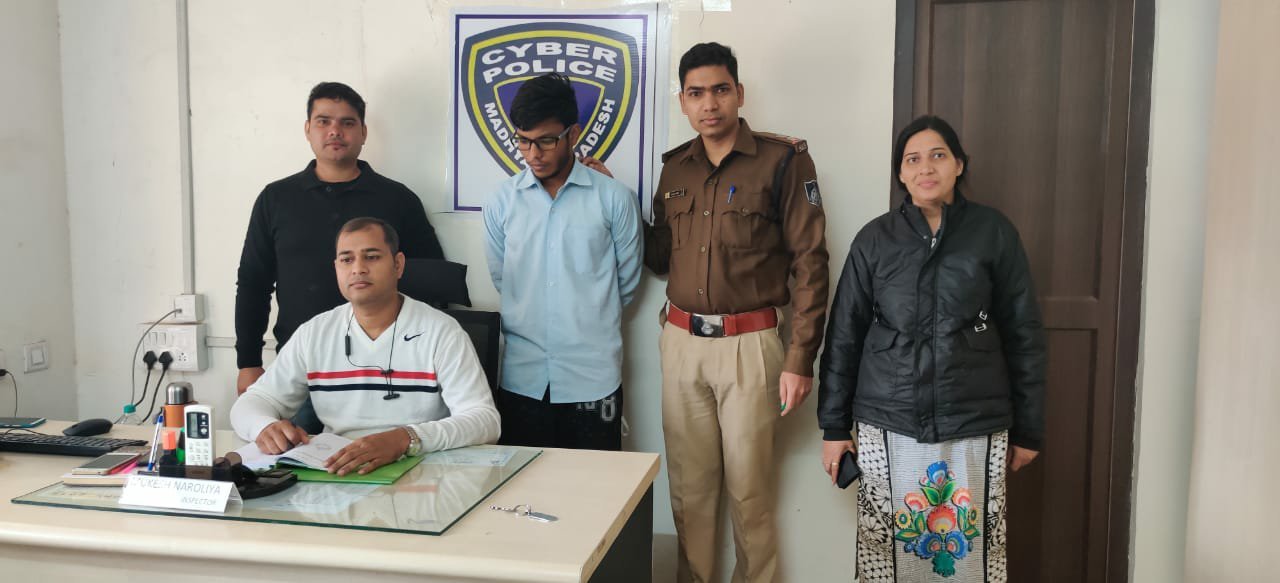 अश्लील वीडियो Whatsapp पर वायरल करने वाले आरोपी को साइबर पुलिस ग्वालियर ने किया गिरफ्तार 2 अश्लील वीडियो Whatsapp पर वायरल करने वाले आरोपी को साइबर पुलिस ग्वालियर ने किया गिरफ्तार | New India Times