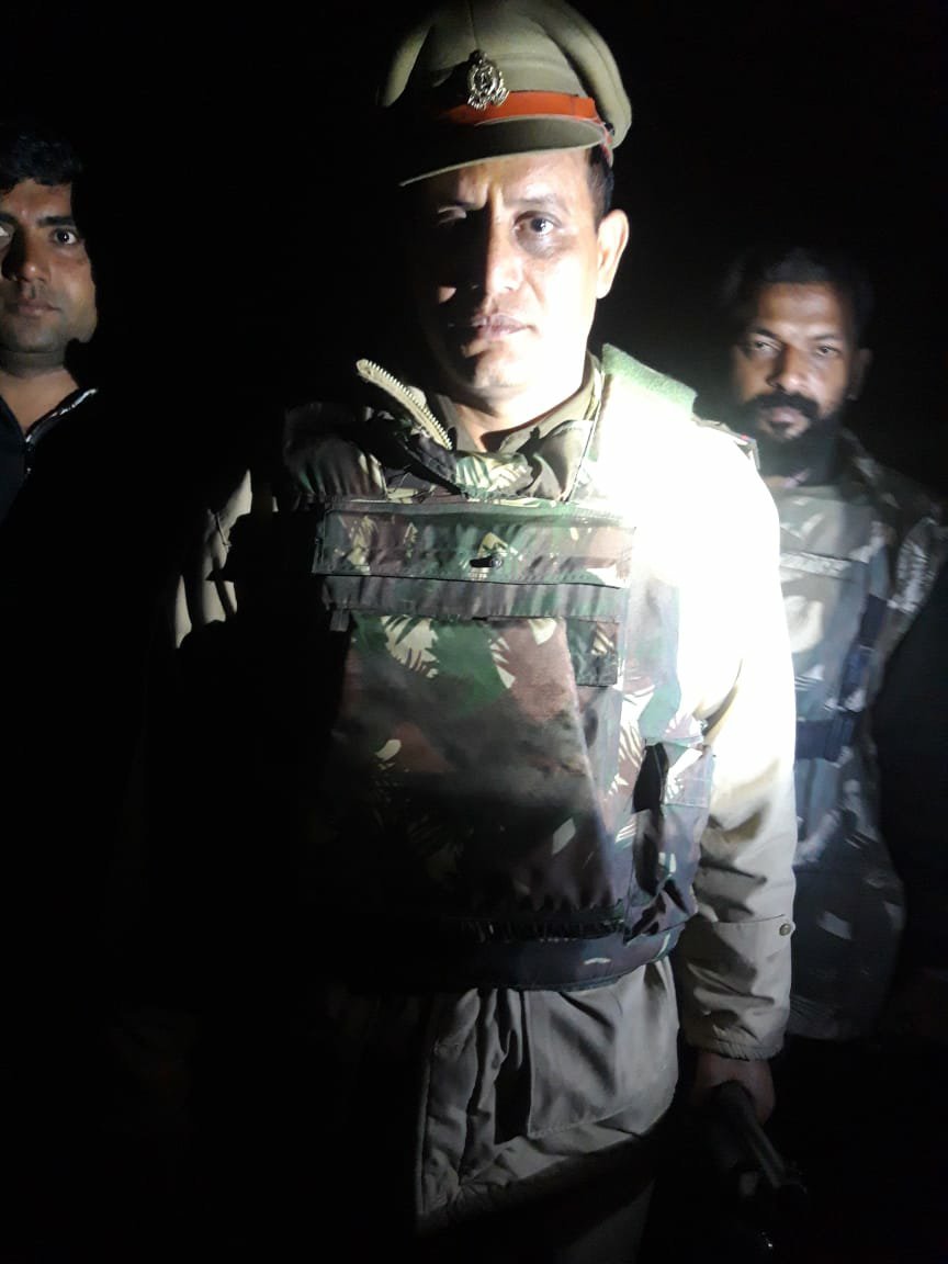 खजुरिया हत्याकांड के दो अभियुक्त पुलिस मुठभेड़ में हुए गिरफ्तार, कोतवाल के भी लगी गोली | New India Times