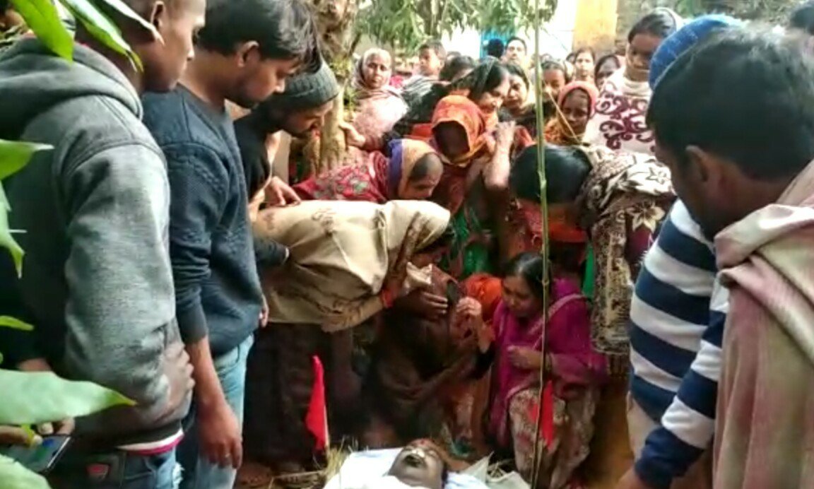 सीआरपीएफ जवान अजय सिंह को दी गई अंतिम विदाई 3 सीआरपीएफ जवान अजय सिंह को दी गई अंतिम विदाई | New India Times