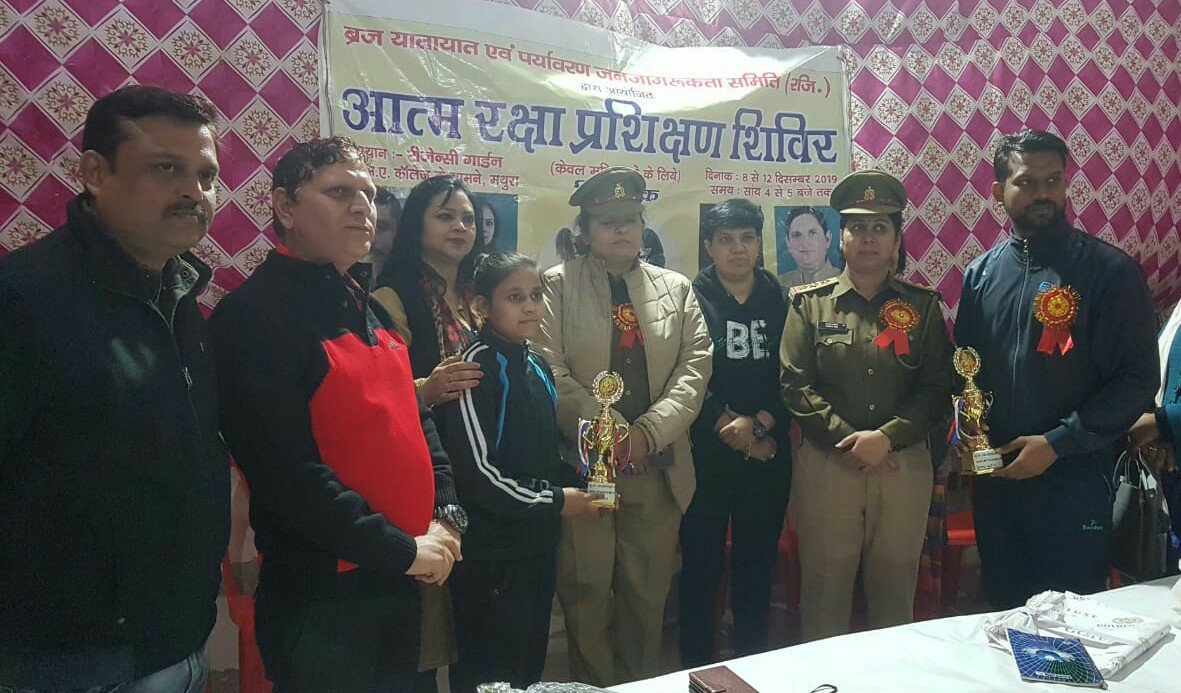 पांच दिवसीय आत्मरक्षा प्रशिक्षण शिविर के समापन पर प्रत्येक महिला और लड़कियों को सर्टिफिकेट देकर किया गया सम्मानित | New India Times