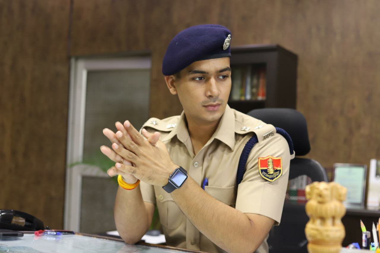 धौलपुर पुलिस पर फायरिंग कर लगभग पिछले 5 माह से फरार चल रहे आरोपी को किया गिरफ्तार | New India Times