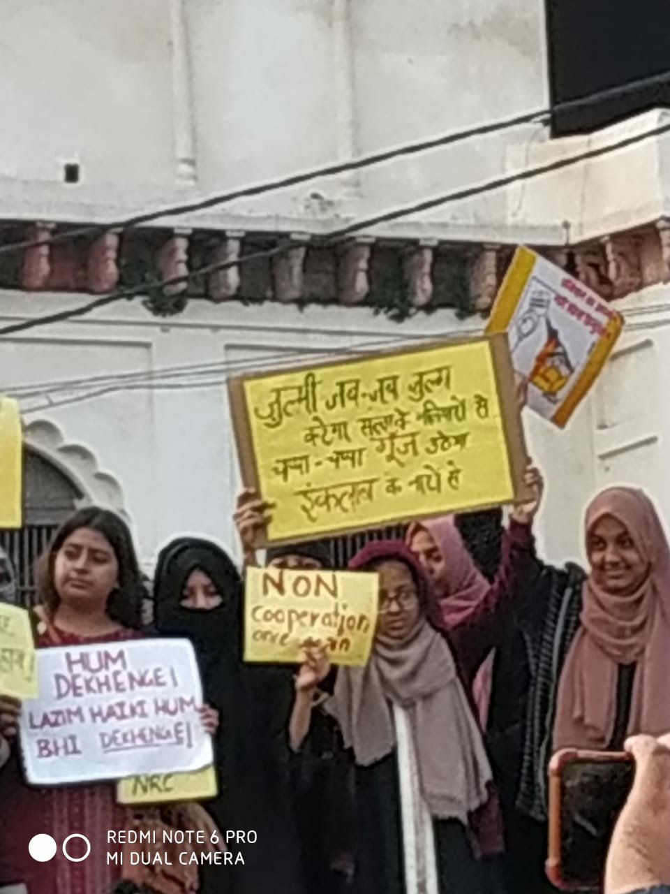 जामिया एवं अलीगढ़ यूनिवर्सिटी के विद्यार्थियों पर पुलिस हिंसा के ख़िलाफ़ भोपाल में हुआ ज़बर्दस्त विरोध प्रदर्शन | New India Times