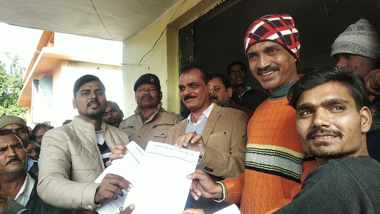 नगरपालिका देवरी में सीएमओ का पद रिक्त होने को लेकर विरोध-प्रदर्शन कर सौंपा गया ज्ञापन | New India Times