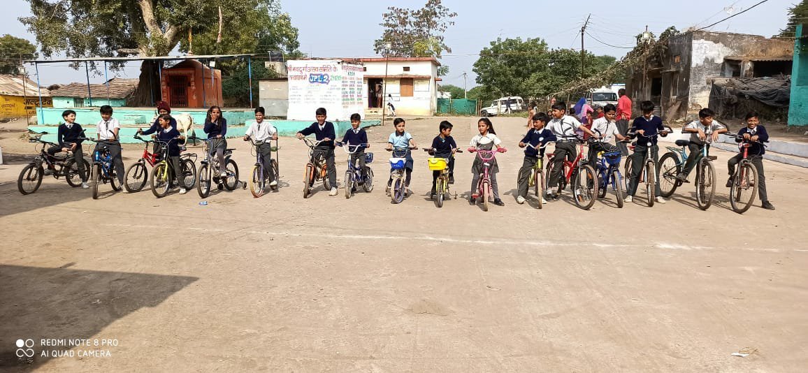 प्रदूषण मिटाओ साईकिल चलाओ के नारों के साथ स्कूली छात्र -छात्राओं ने निकाली साइकिल रैली | New India Times