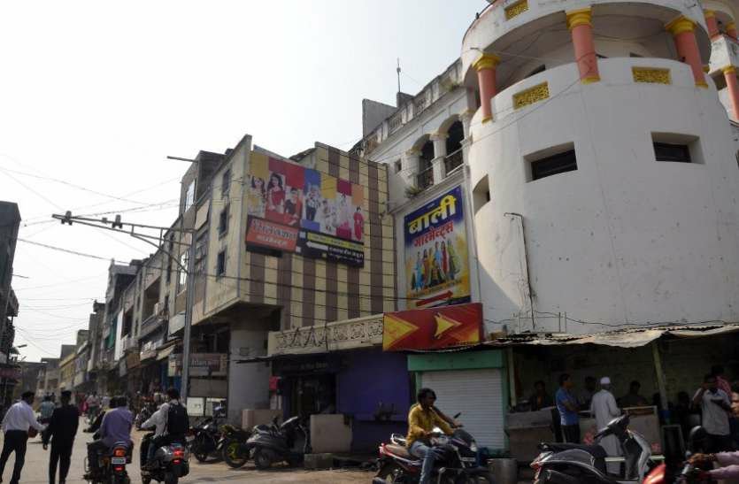 फुटपाथ की फर्जी रजिस्ट्री करवा कर व दुकानें बनाकर किराए पर देने का मामला हुआ उजागर | New India Times