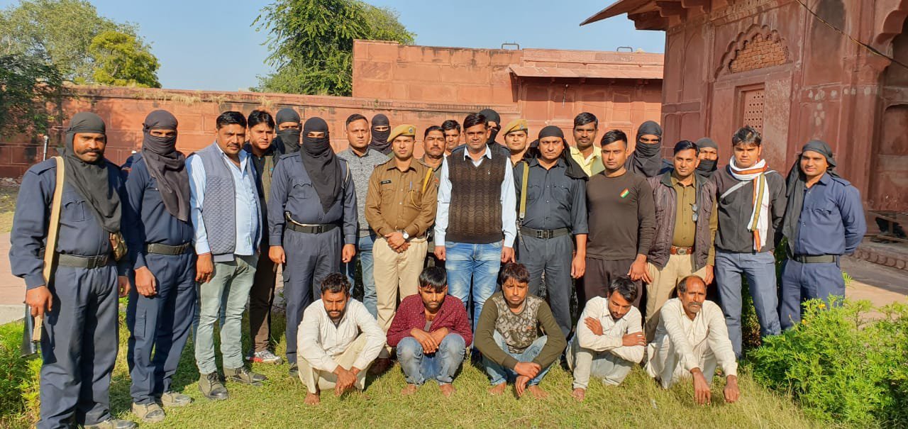 धौलपुर पुलिस ने डकैत गब्बर गुर्जर गैंग के पांच बदमाशों को हथियार समेत किया गिरफ्तार | New India Times