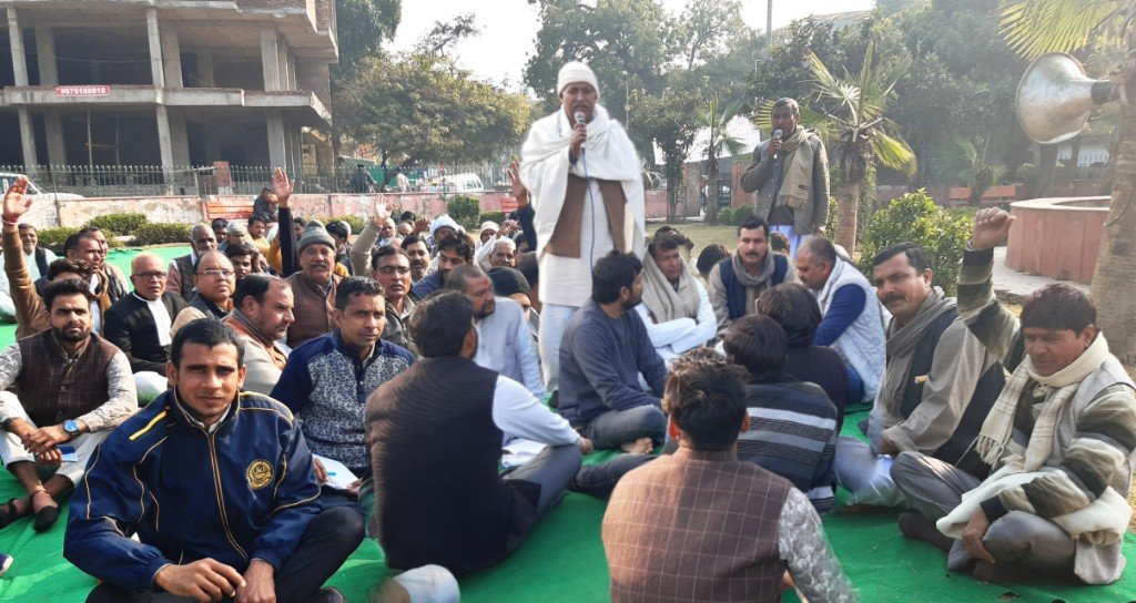 महाराजा सूरजमल की प्रतिमा स्थापना को लेकर किसान नेता धरने पर, सर्वदलीय अनिश्चितकालीन धरने में दहाड़े सभी दलों के नेता | New India Times